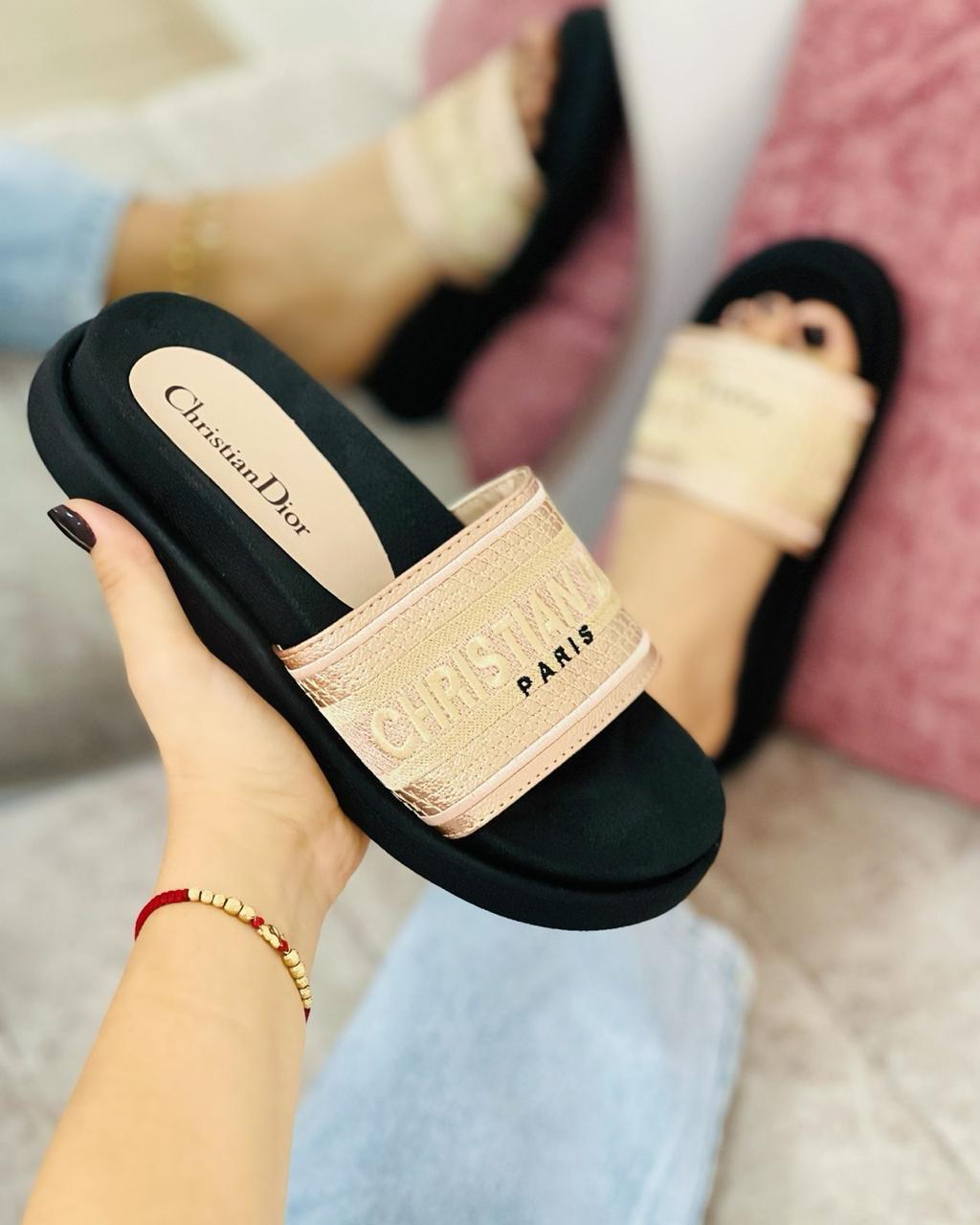 Sandalia Negra Cinta Beige