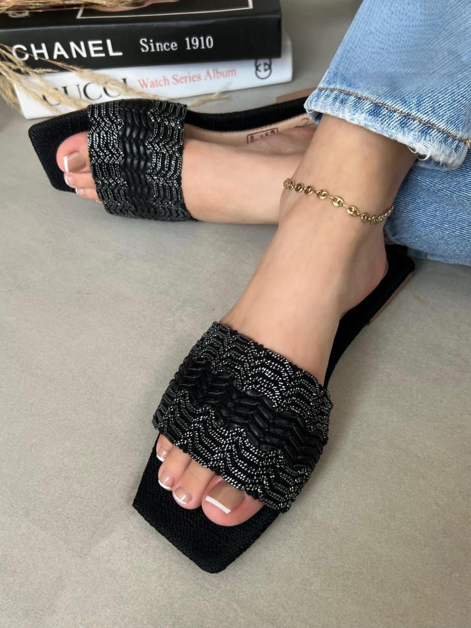 Sandalia Negra Tejida